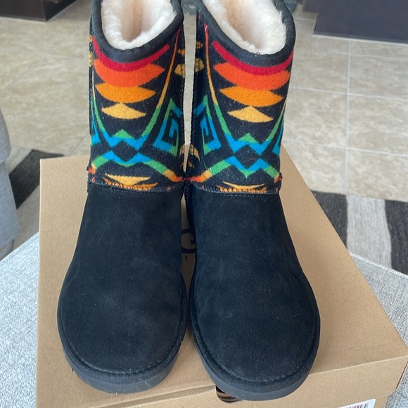 UGG/PENDLETON LIKE NEW BOOTS SIZE 8 - Picture 4 of 15